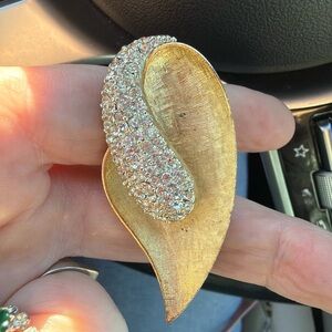 B S K Gold and bling Women's Brooch